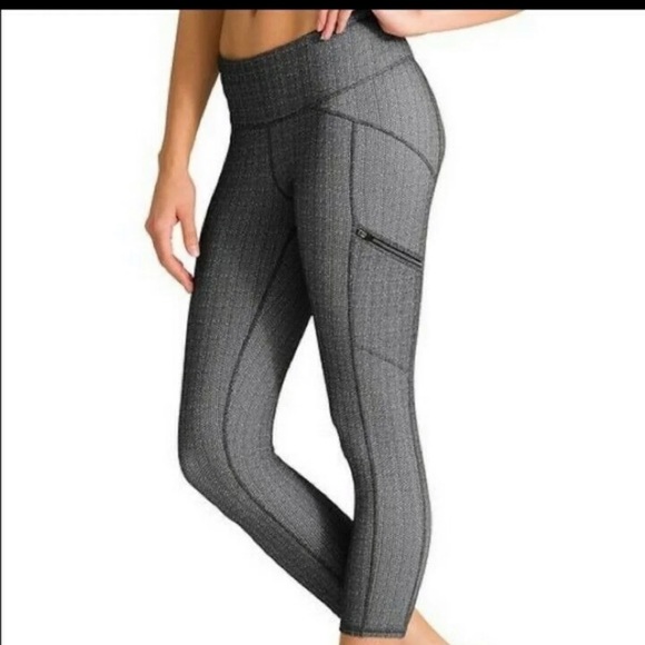 Athleta Static Drifter Gray Capri. Size Small. - Picture 13 of 13